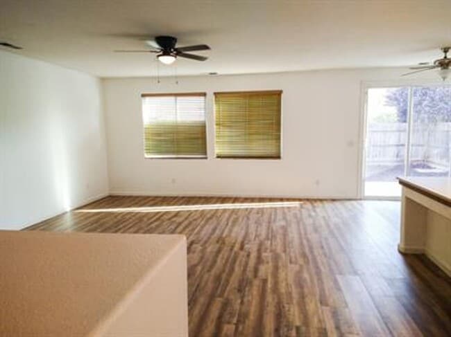 Building Photo - Welcome Home!!