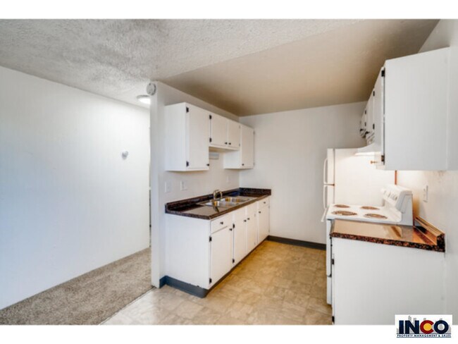 Building Photo - Bright 1 bed 1 bath apartment near Riverpo...