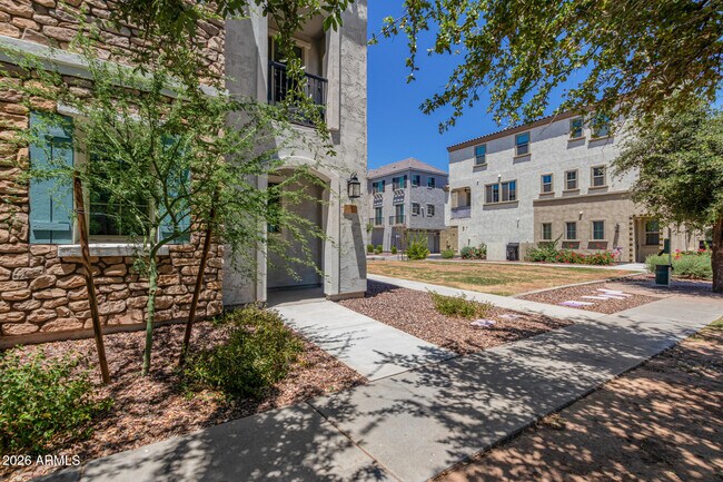 Foto del edificio - 1697 E Hampton Ln