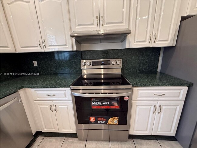 Photo - 1721 NE 48th Ct House