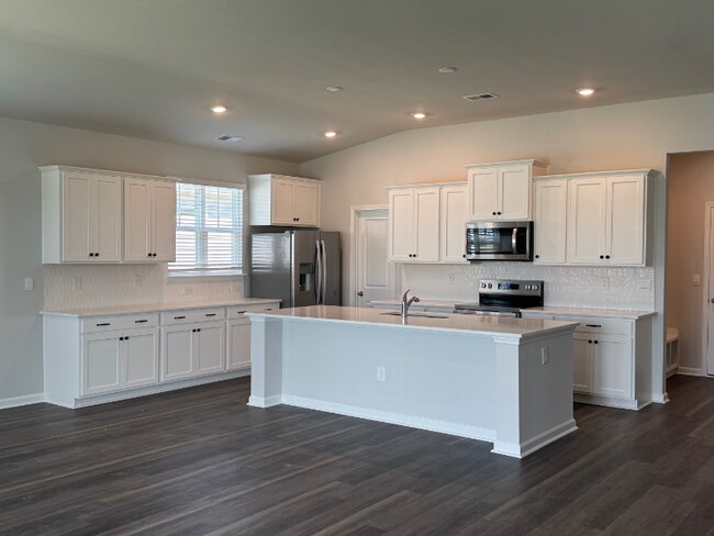 Building Photo - 811 Ireland Dr