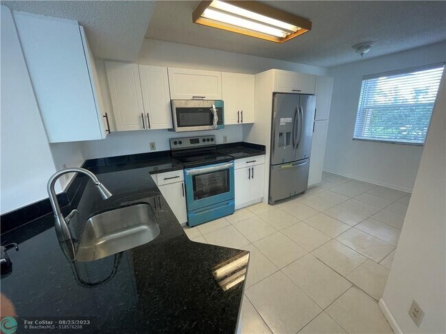 Building Photo - 9033 Wiles Rd