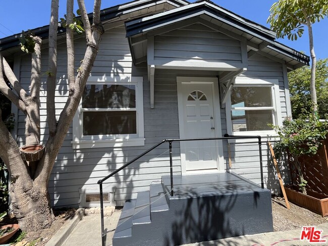 Building Photo - 424 N Venice Blvd