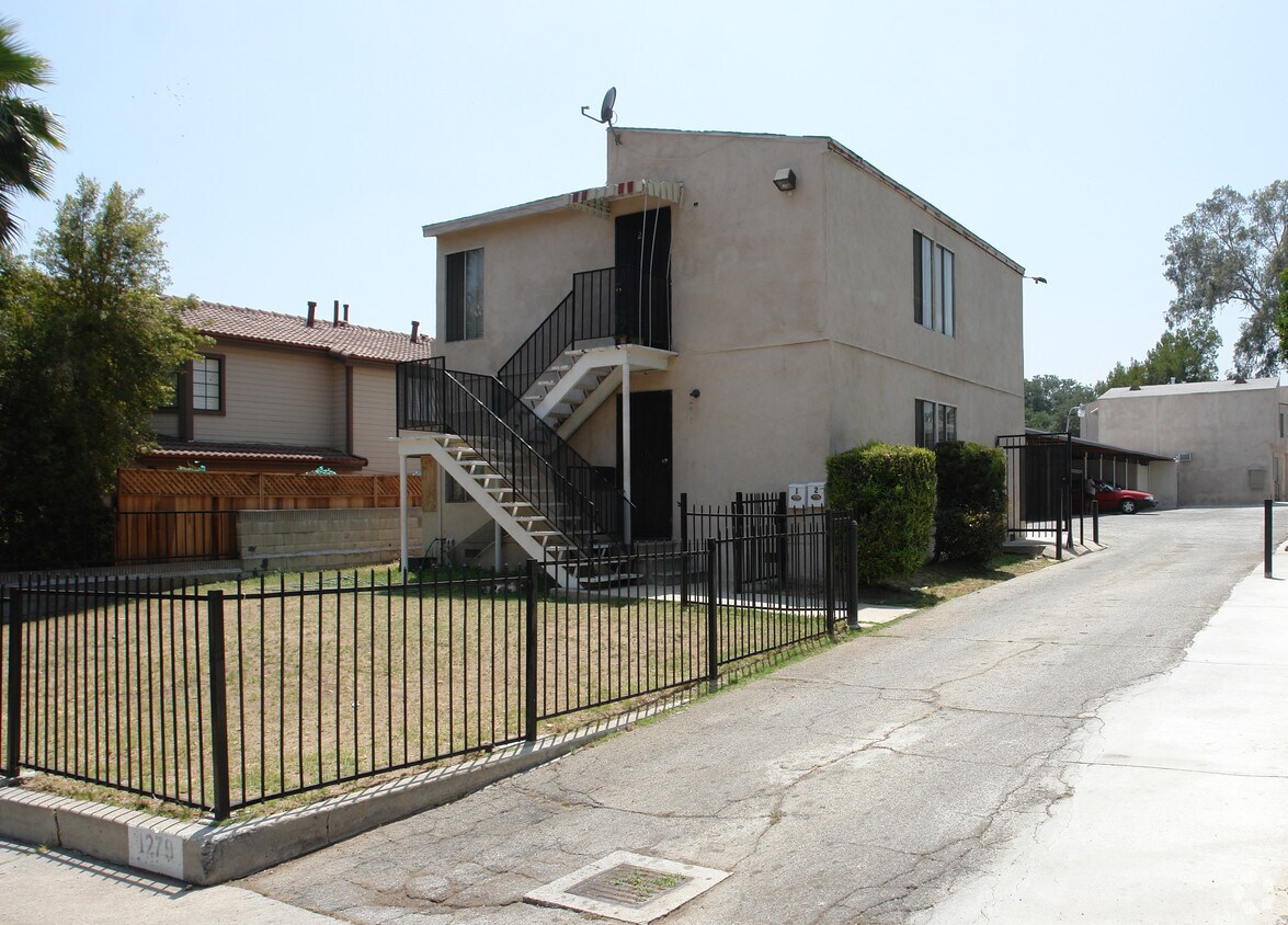 Building Photo - 1279 N Los Robles Ave