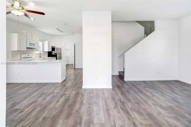 Building Photo - 5610 SW 43rd St