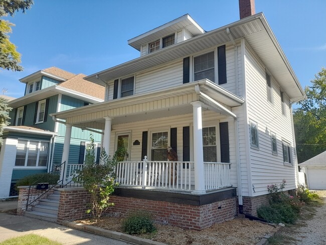 Foto del edificio - 1118 N Elmwood Ave