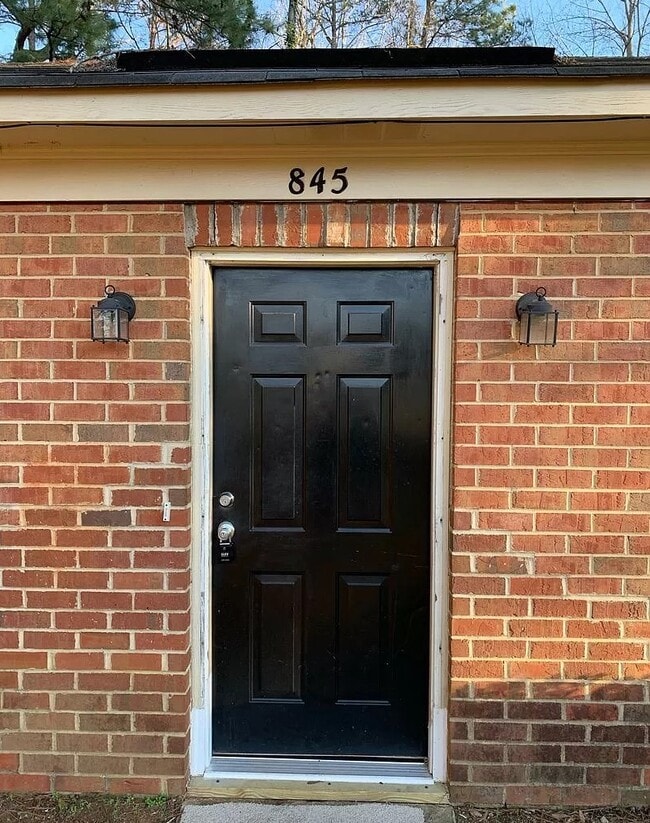 Building Photo - 845/847 Mitchell Bridge Road Duplex