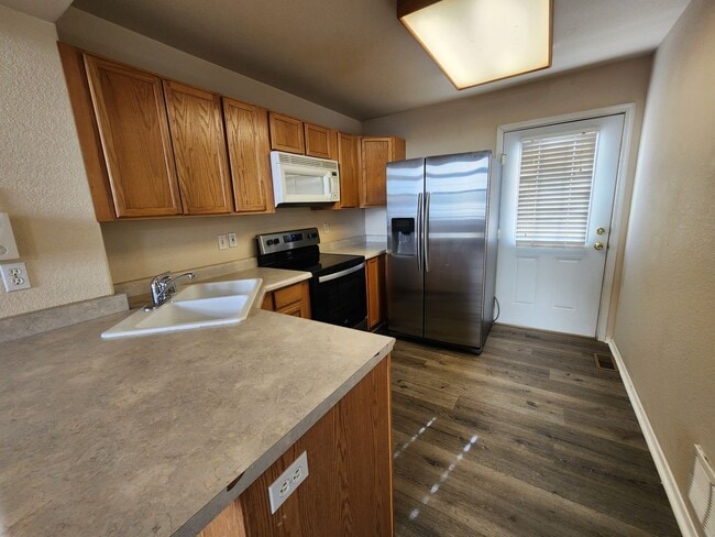 Building Photo - Beautiful 2 Bed, 2 Bath Home Near Fort Car...