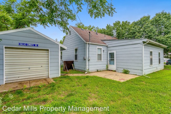 Building Photo - 3 br, 1 bath House - 1241 W. Merton