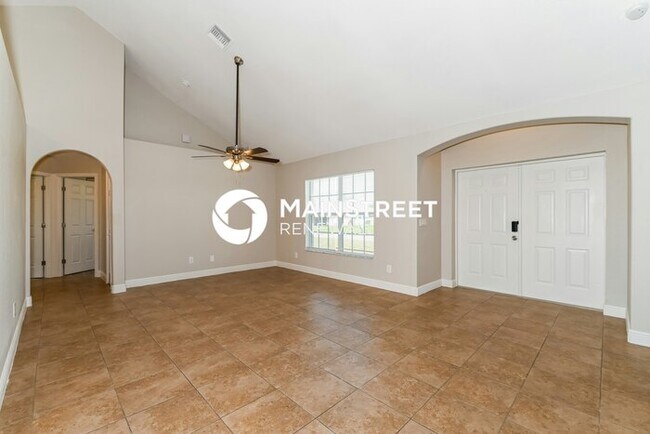 Foto del edificio - 3 Bedroom Pet-Friendly Home in Cape Coral, FL with Main Street Renewal