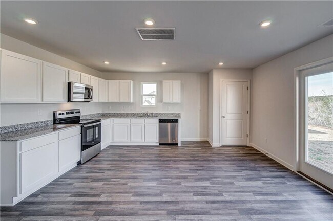 Foto del edificio - 300 Coverly Ct