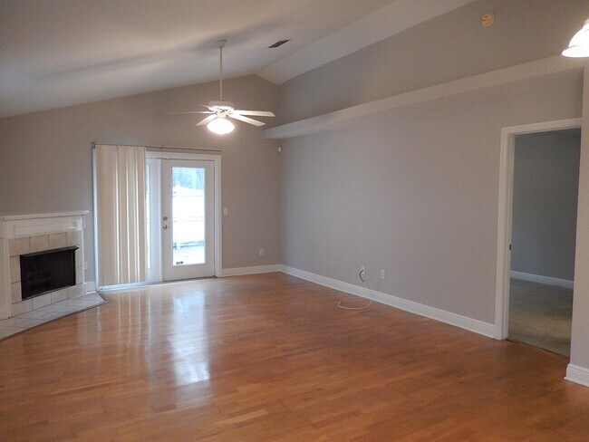 Foto del edificio - 3151 Layla St