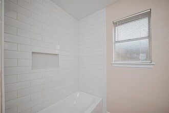 Building Photo - 1612 Sleepy Hollow Dr