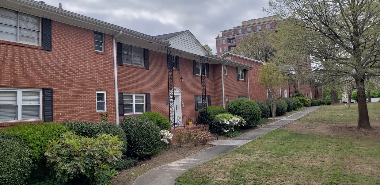 Foto principal - 3660 Peachtree Rd NE