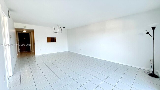 Foto del edificio - 130 S Shore Dr