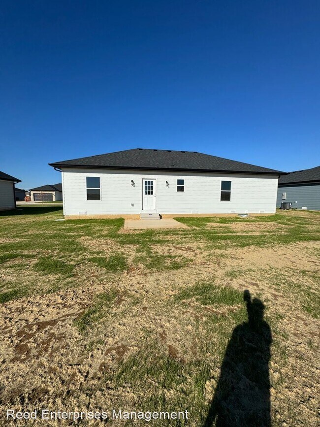 Building Photo - 3 br, 2 bath House - 128 W Bluegrass St