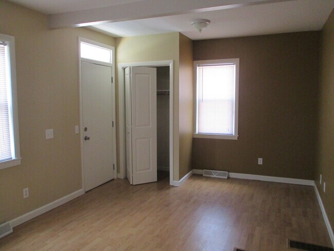 Foto del edificio - 141 Bath St