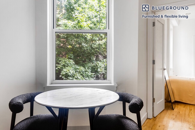 Foto del edificio - 324 E 77th St