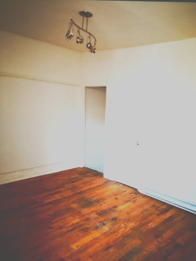 Salon - 979 Rue Saint-André