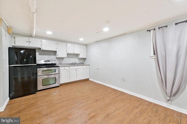 Building Photo - 101 E 33rd St