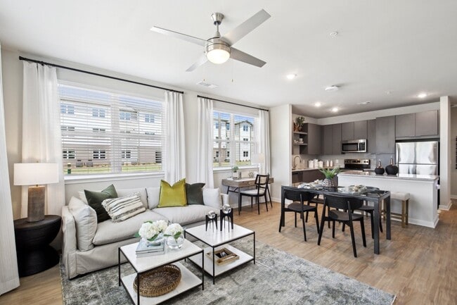 Building Photo - Allora Creekbend