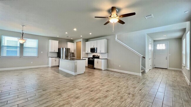 Foto del edificio - 17212 Alturas Ave