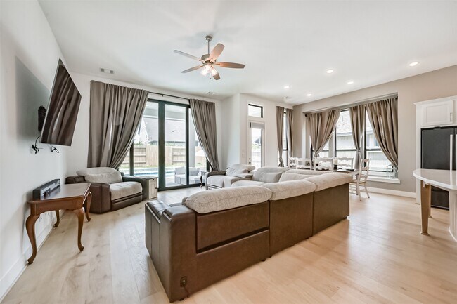 Foto del edificio - 16911 Lupine Mdw Ln