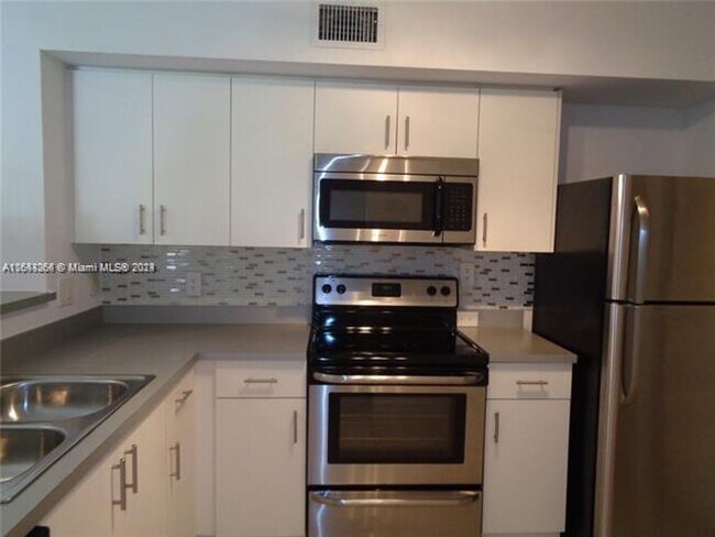 Foto del edificio - 2123 Renaissance Blvd