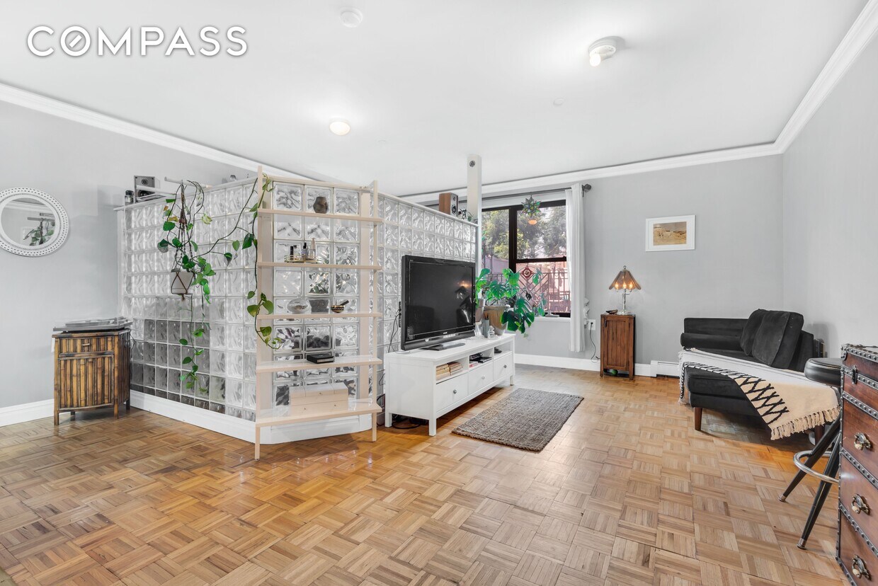 99 Kingsland Ave Unit 103, Brooklyn, NY 11222 Room for Rent in