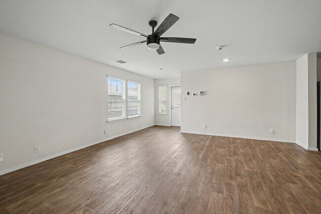 Foto del edificio - Spacious 4BR w/ Private Yard, Game Room & Primary Suite Downstairs | Appliances Included