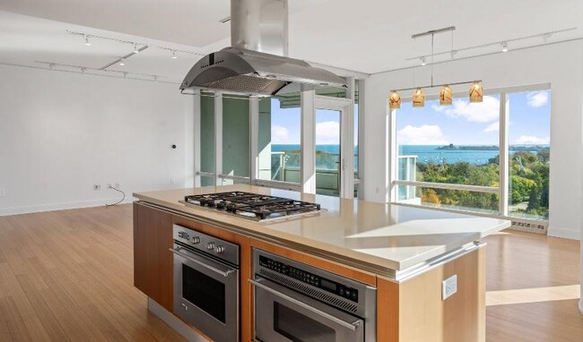 Building Photo - 340 E Randolph