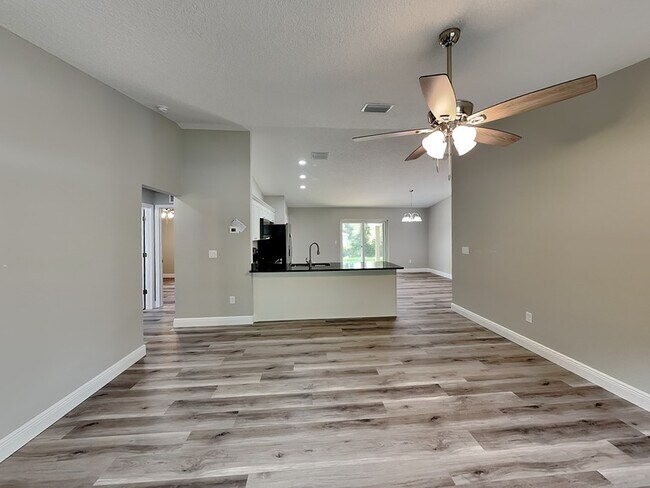 Building Photo - 896 W Ludlum St