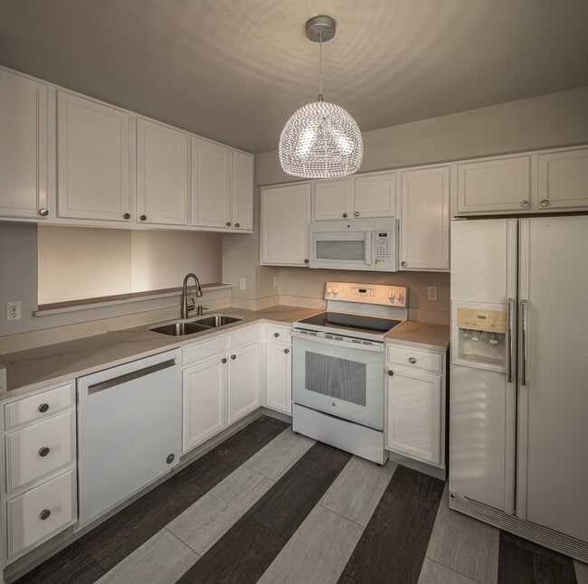Kitchen - 1419 Red Mountain Dr