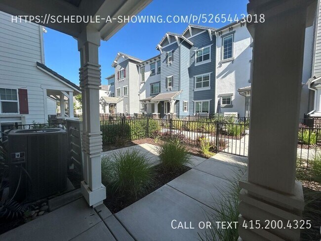 Building Photo - 360 Pear Tree Ter
