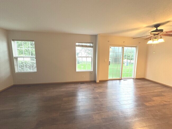 Foto del edificio - 2341 Stoughton Cir