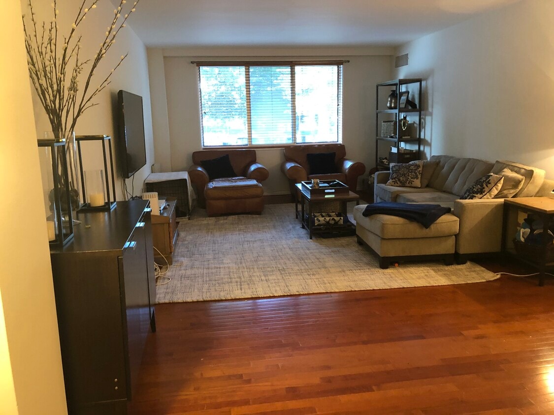 4977 Battery Ln Unit 115, Bethesda, MD 20814 Condo for Rent in