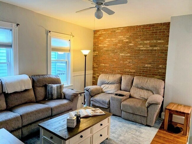 Foto del edificio - 275 Gallivan Blvd