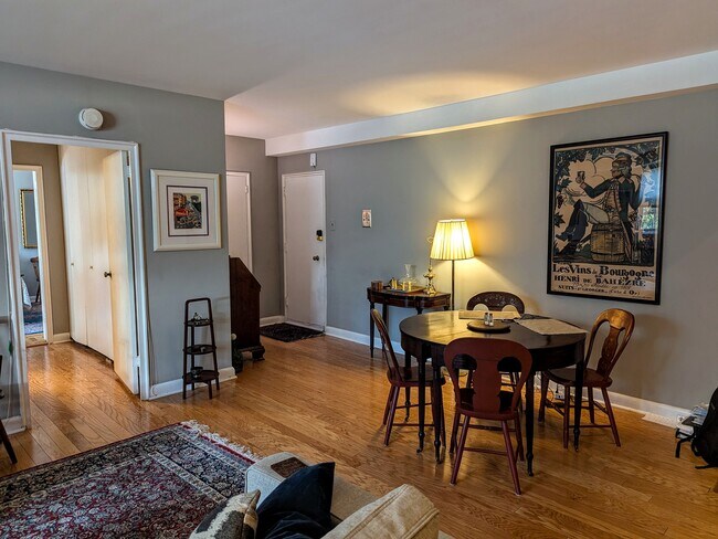 Foto del edificio - 310 Ridgemede Rd