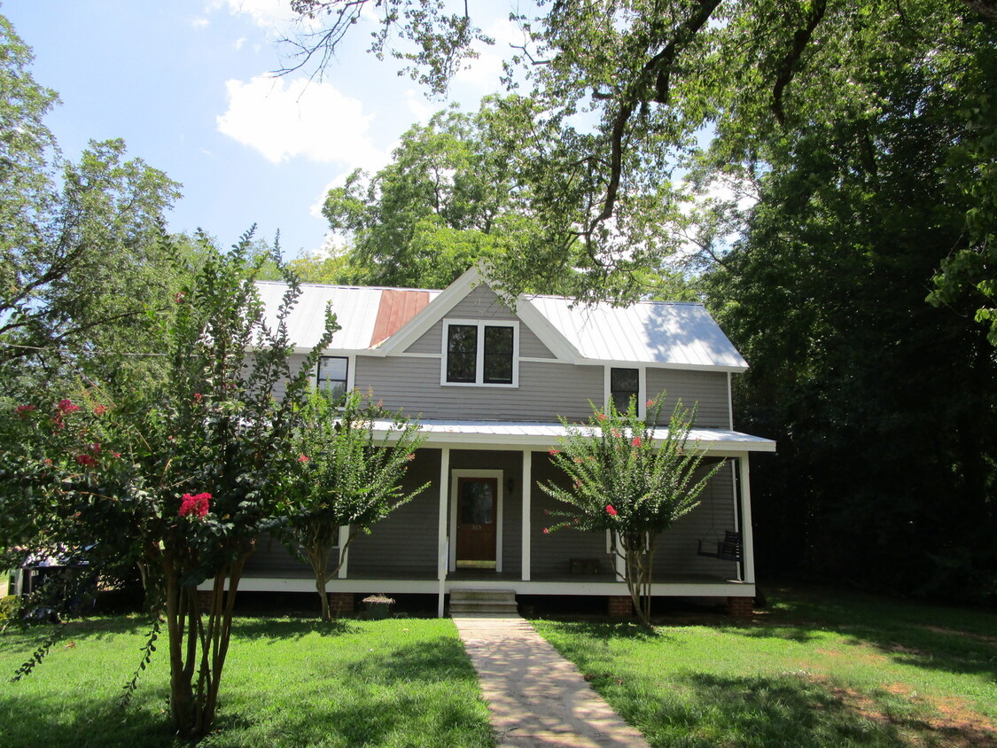 Primary Photo - One Bedroom Off Of Chase Street