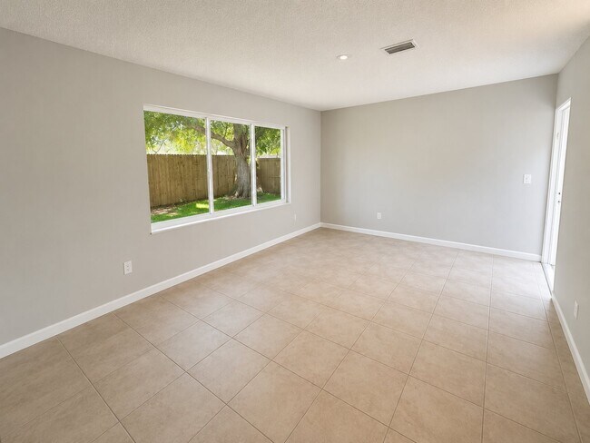 Building Photo - 1812 47th Ave Dr W