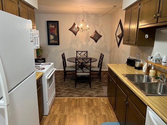 Foto del edificio - 4440 S Poplar St