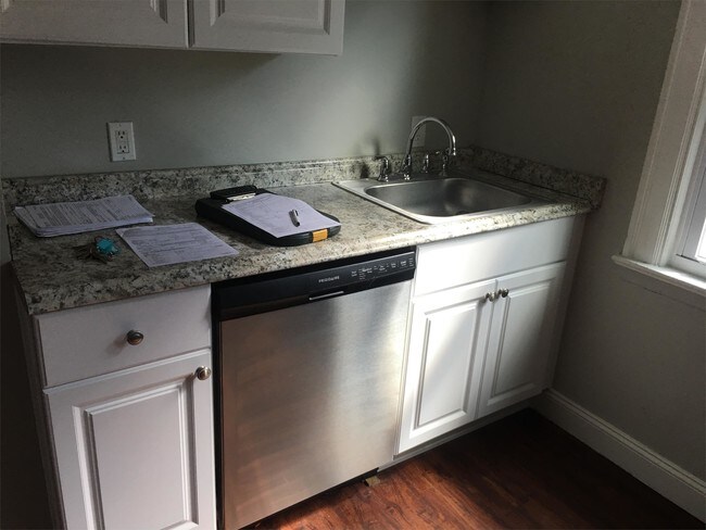 Building Photo - 228 Oxford Ave