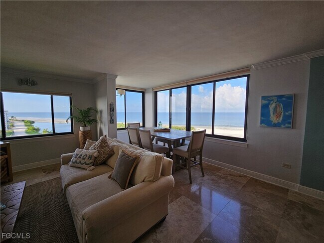 Foto del edificio - 6672 Estero Blvd