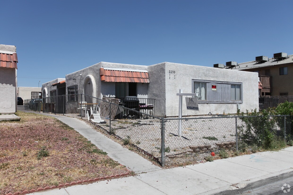 Primary Photo - 5216 Redberry St