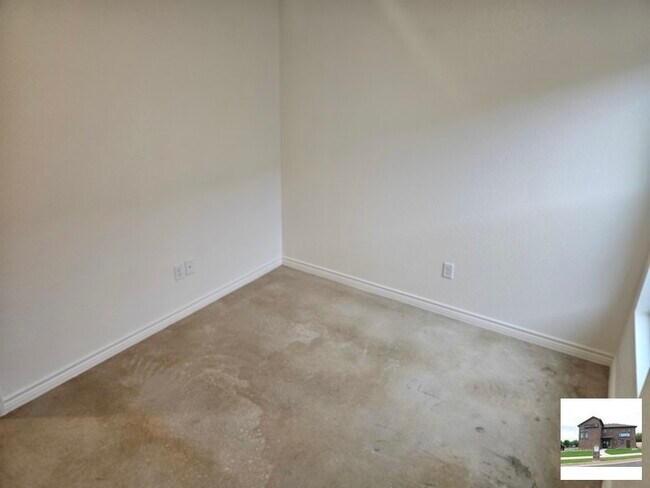 Foto del edificio - BRAND NEW!! DONT MISS THIS!