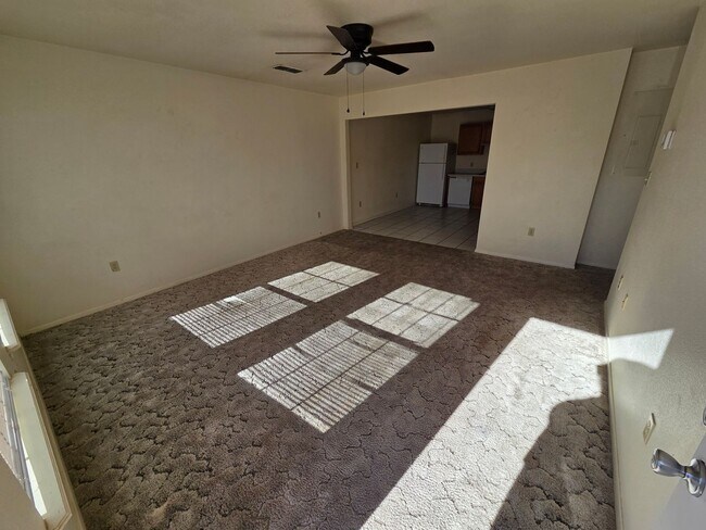 Foto del edificio - 2433 E 21st St