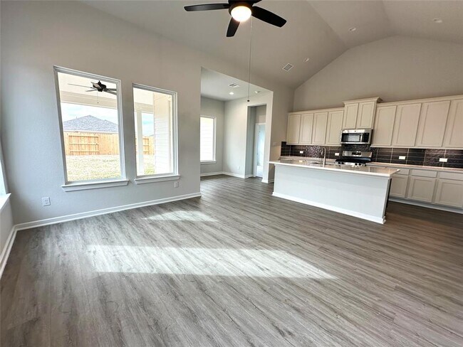 Building Photo - 910 Rosewood Trl