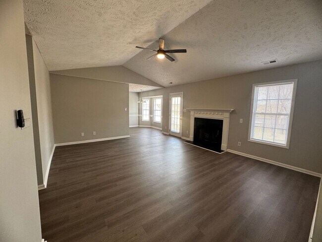 Foto del edificio - Spacious 3-Bedroom Home for Rent in Fayetteville