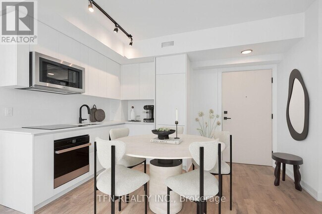 Photo du bâtiment - 327 King St W