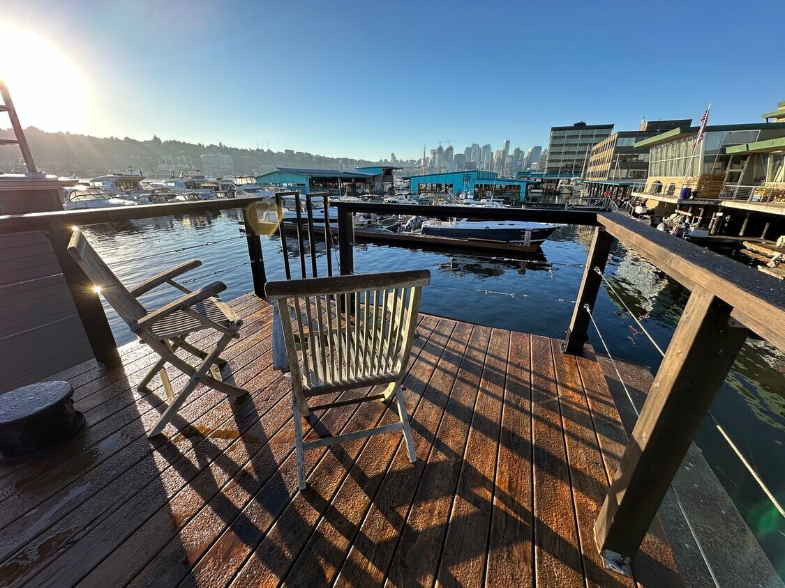 Primary Photo - Floating Home on Lake Union – 1 Bed / 1 Ba...